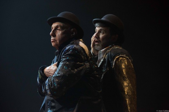 Elias Andreato e Claudio Fontana em "Esperando Godot", de Samuel Beckett; a montagem, dirigida por Andreato, estreia no dia 9 de setembro no Tucarena (João Caldas/Divulgação)